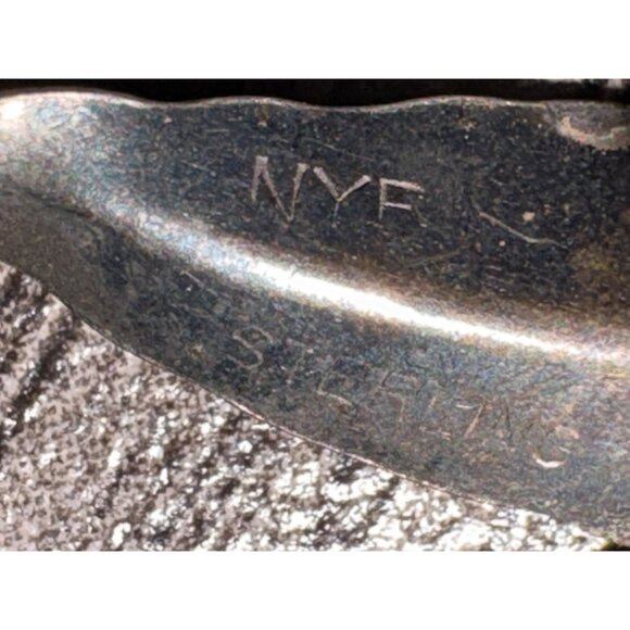 Vintage Sterling Silver NYE Leaf Screw Back Earrings - Picture 3 of 3